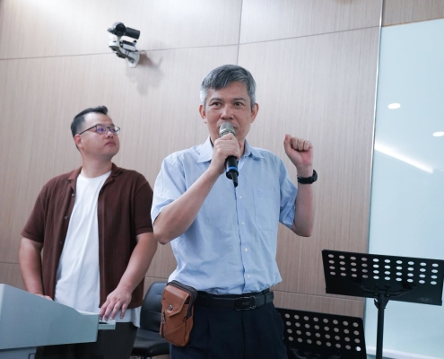 陳志宏副院長向新生介紹學院架構與不同部門分工。
